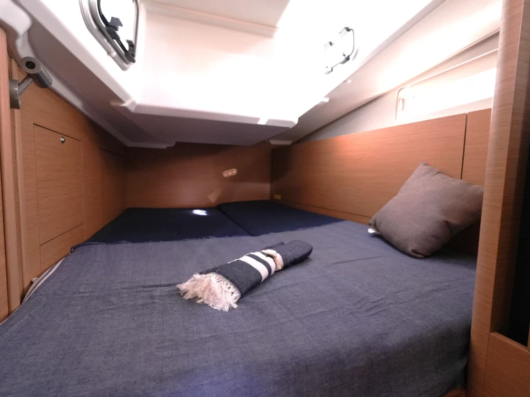 Yacht charter Salerno billig Sun Odyssey 410