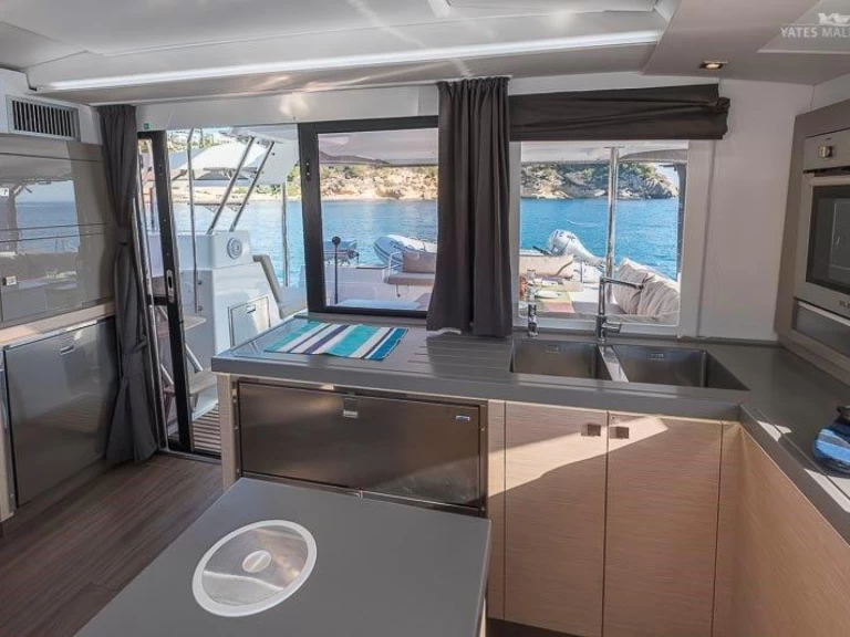 Hyra Katamaran  med eller utan skeppare Fountaine Pajot Palma de Mallorca 