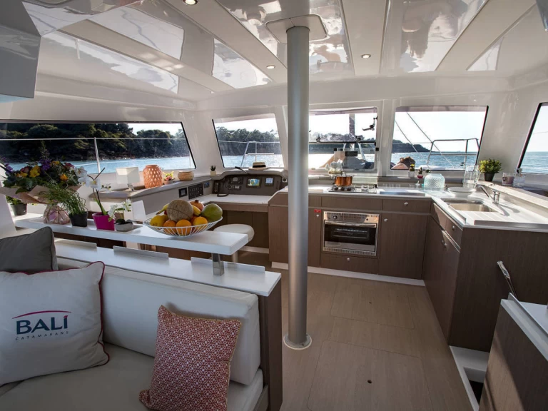 Hyra Katamaran  med eller utan skeppare Bali Lefkáda 