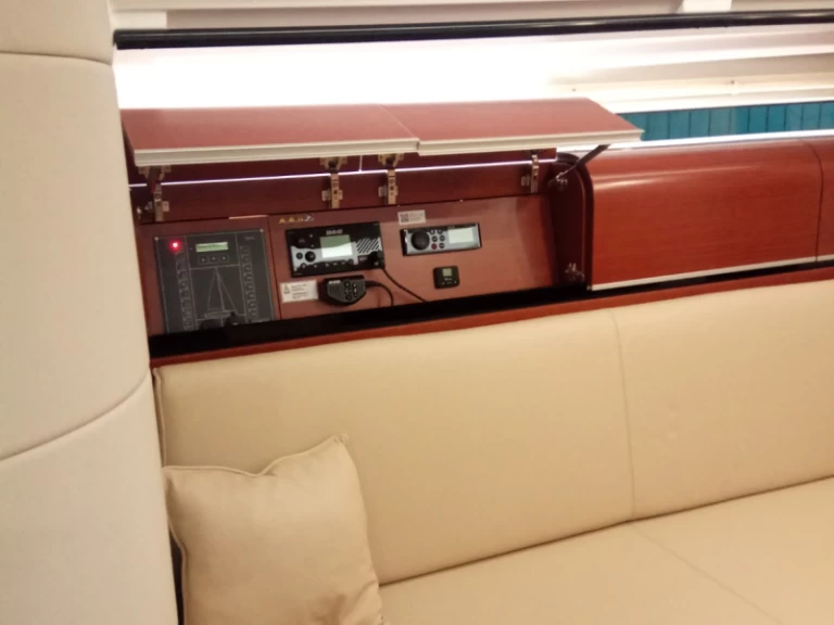 Uthyrning Segelbåt  Dehler med en båtlicens 