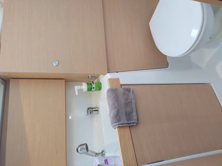 Bénéteau Oceanis 35 charter bareboat eller skeppad i Yerseke