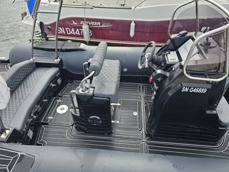 Uthyrning RIB 3D Tender med en båtlicens 