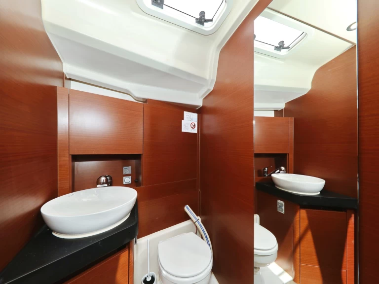 Hyra Segelbåt  med eller utan skeppare Hanse Novi Vinodolski 