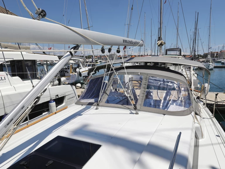 Hanse Hanse 418 charter bareboat eller skeppad i Novi Vinodolski