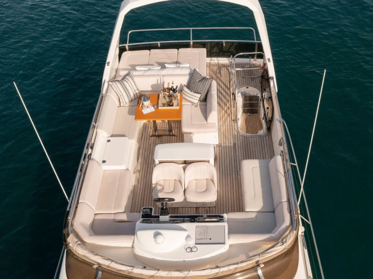 Uthyrning Kalo Livadi - Princess Princess 62 Fly av Samboat 