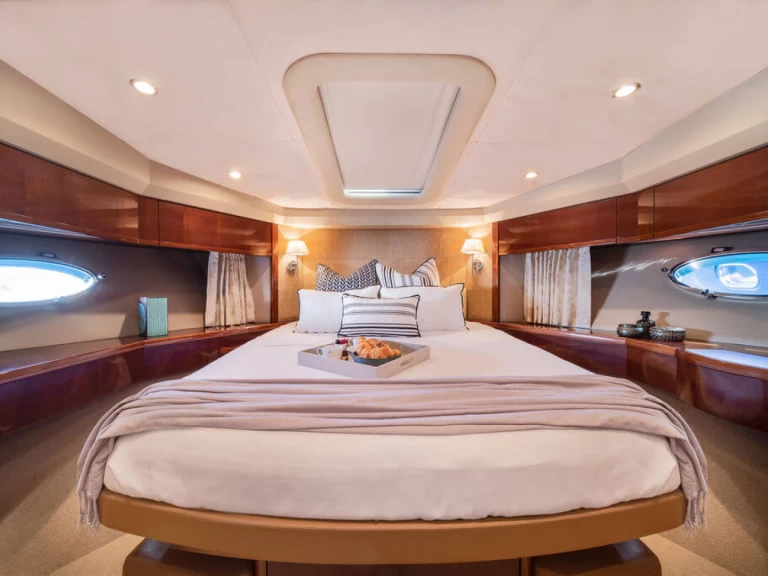 Yacht charter Kalo Livadi billig Princess 62 Fly