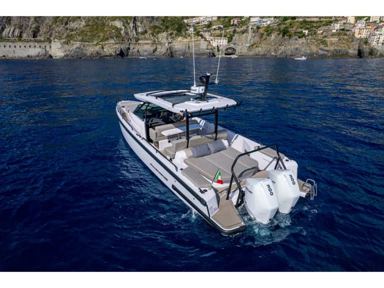 Axopar Axopar 37 XC charter bareboat eller skeppad i Paros (ostrov)
