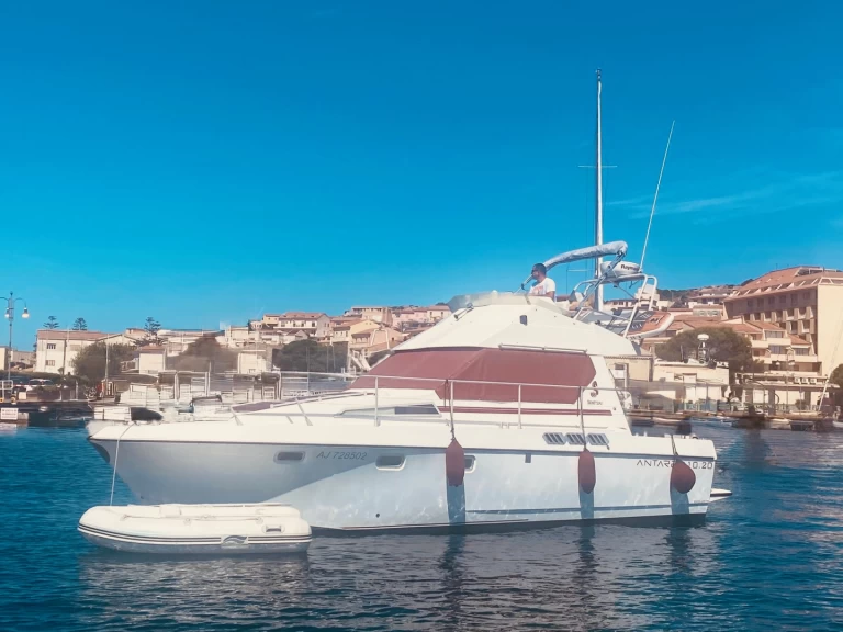 Uthyrning Motorbåt  Bénéteau med en båtlicens 