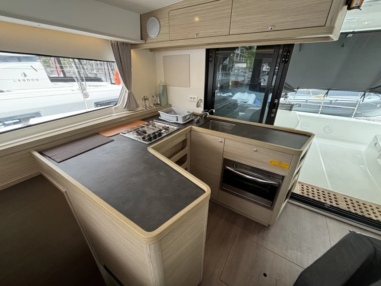Yacht charter Eden Island billig Lagoon 42