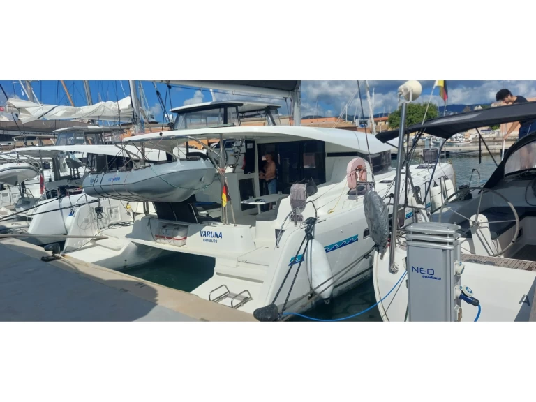 Yacht charter Eden Island billig Lagoon 42