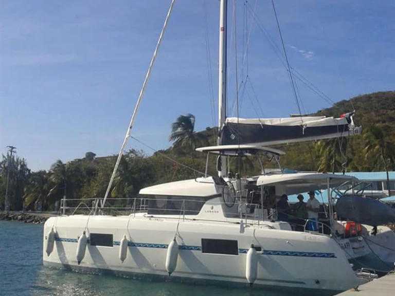 Lagoon Lagoon 42 charter bareboat eller skeppad i Le Marin