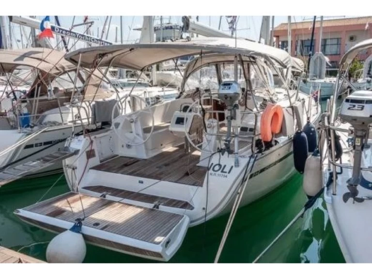 Bavaria Cruiser 41 charter bareboat eller skeppad i Lefkáda