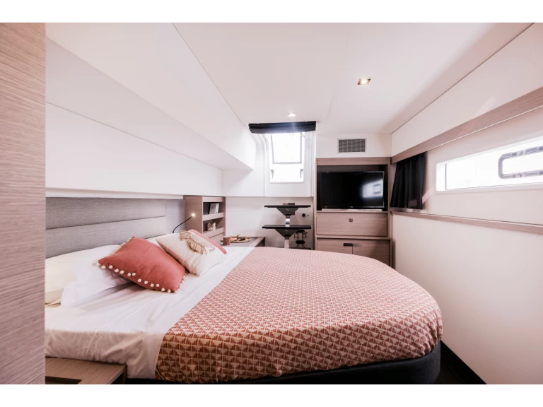 Yacht charter Hyeres billig Aura 51