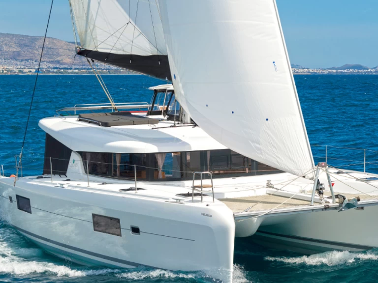 Lagoon Lagoon 42 charter bareboat eller skeppad i La Spezia