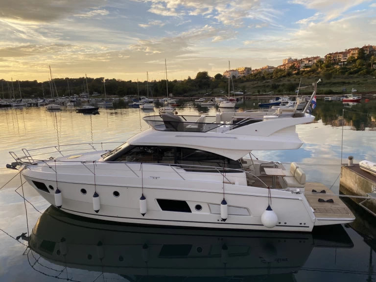 Uthyrning Motorbåt  Bavaria med en båtlicens 