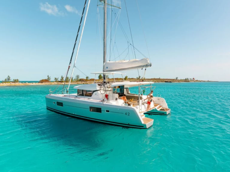 Lagoon Lagoon 42 charter bareboat eller skeppad i Alimos