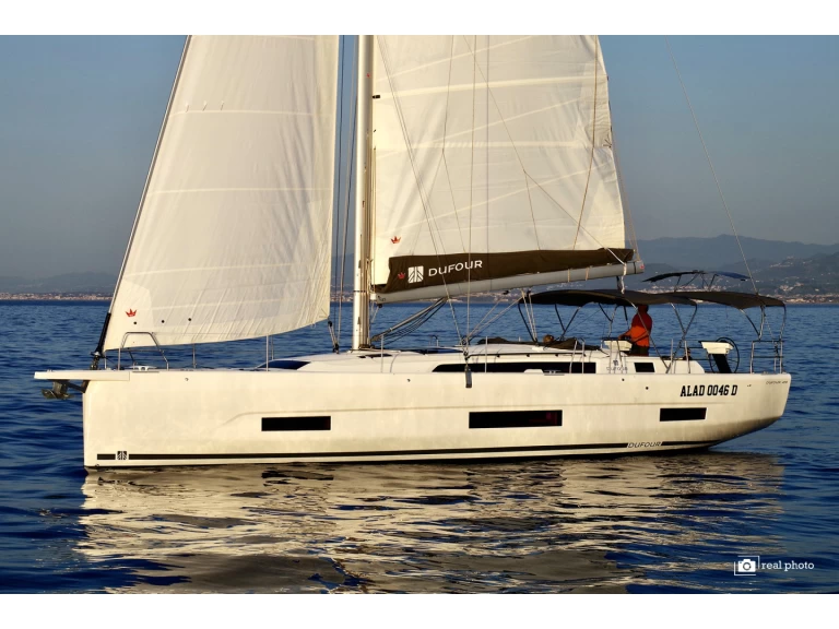 Yacht charter Furnari billig Dufour 470