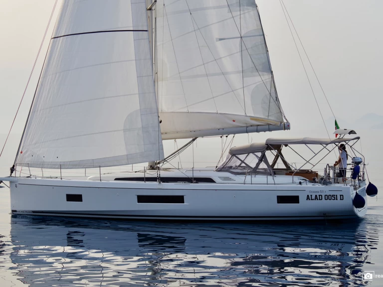 Hyra Segelbåt  med eller utan skeppare Bénéteau Furnari 