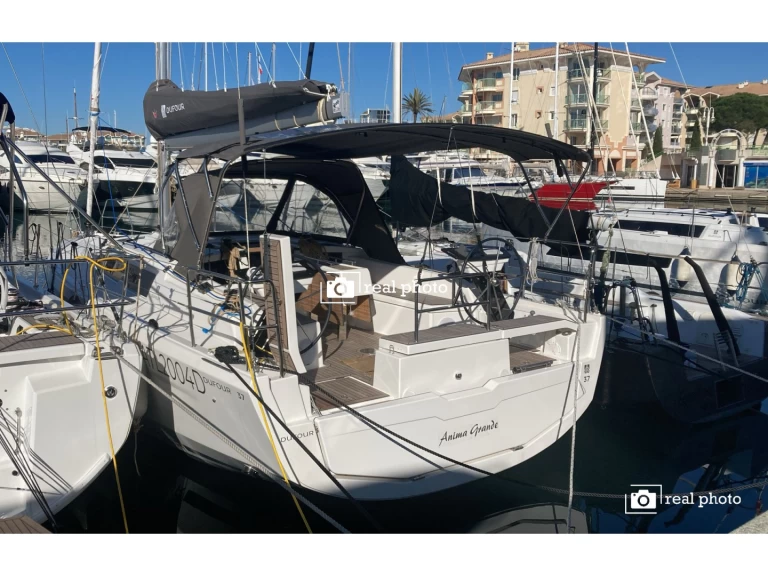 Dufour Dufour 37 charter bareboat eller skeppad i Castellammare di Stabia