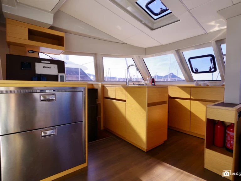 Nautitech Nautitech 46 Fly charter bareboat eller skeppad i Cannigione