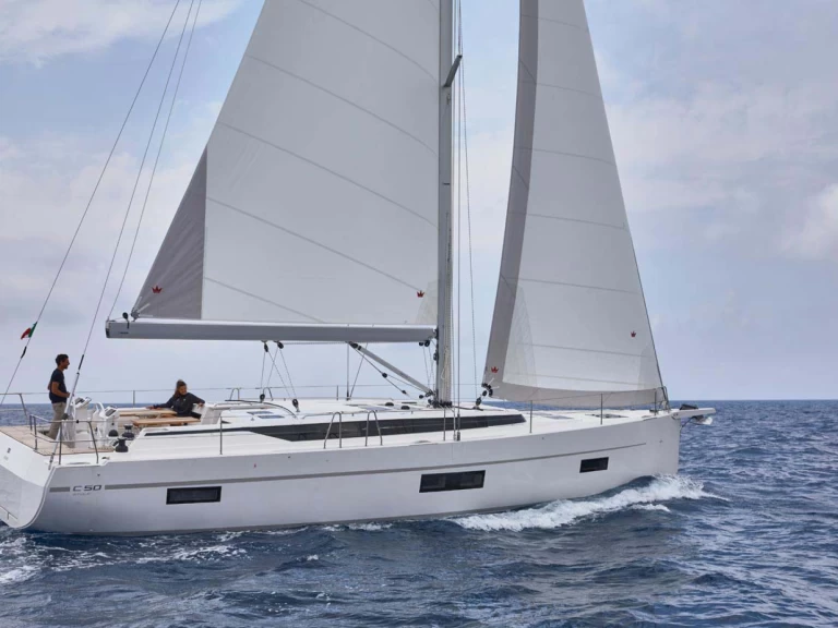 Hyr en Bavaria Bavaria C50 Holiday - 5 cab. Golfo Aranci 