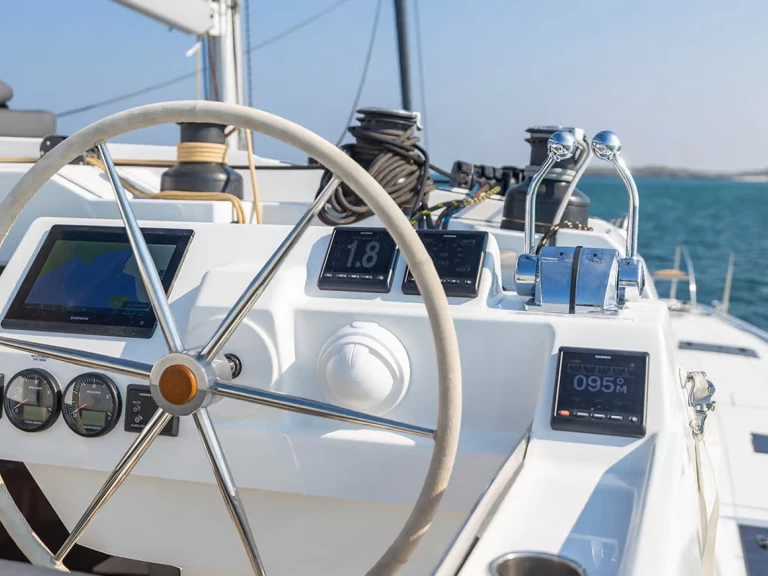 Hyra Katamaran  med eller utan skeppare Fountaine Pajot Frenchtown 