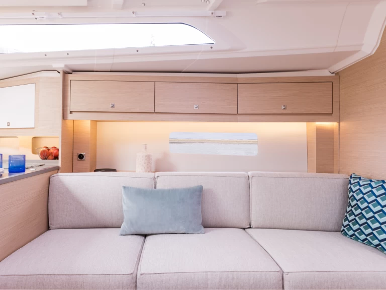 Segelbåt  för uthyrning Marina (City) till det bästa priset 