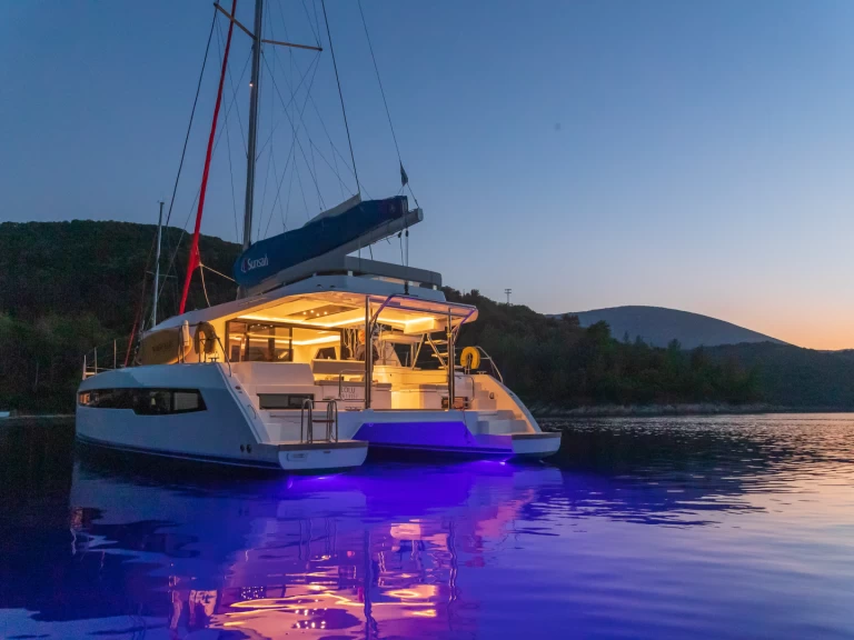 Leopard Leopard 45 charter bareboat eller skeppad i Dubrovnik