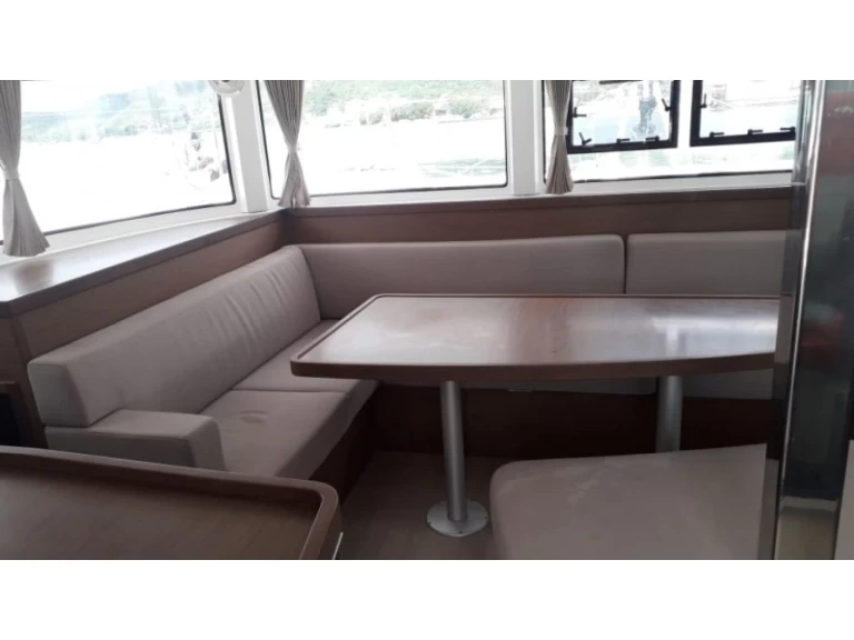 Lagoon Lagoon 42 charter bareboat eller skeppad i Eden Island