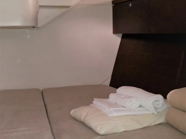 Hanse Hanse 540 E charter bareboat eller skeppad i Salamína