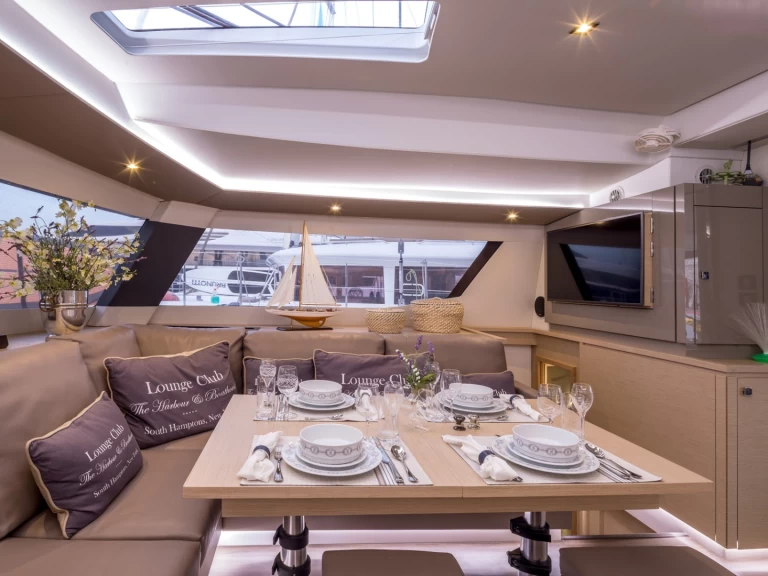Båtuthyrning Fountaine Pajot Saba 50 i Alimos på Samboat 