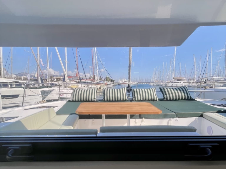 Bali Bali 4.6 charter bareboat eller skeppad i Alimos