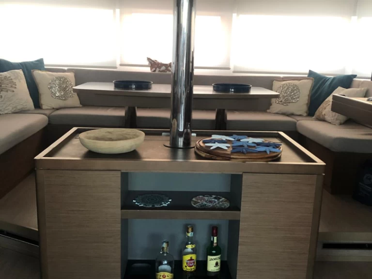 Lagoon Lagoon 50 charter bareboat eller skeppad i Capo d'Orlando