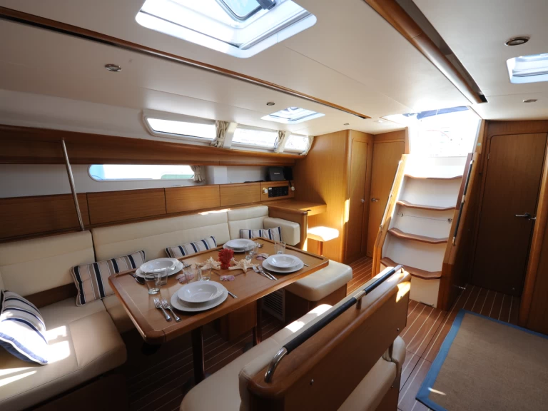 Jeanneau Sun Odyssey 49i charter bareboat eller skeppad i Palermo