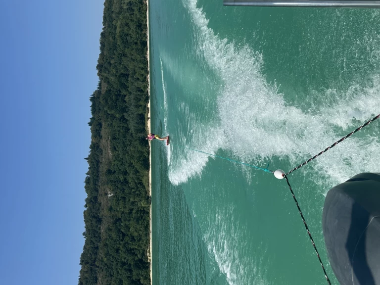 Uthyrning La Tour-du-Meix - Jeanneau Leader 550 av Samboat 