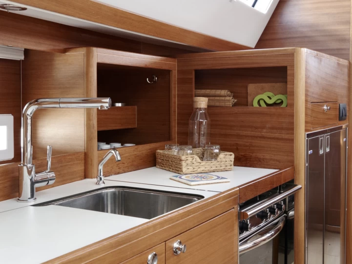 Elan Impression 45.1 charter bareboat eller skeppad i Cannigione