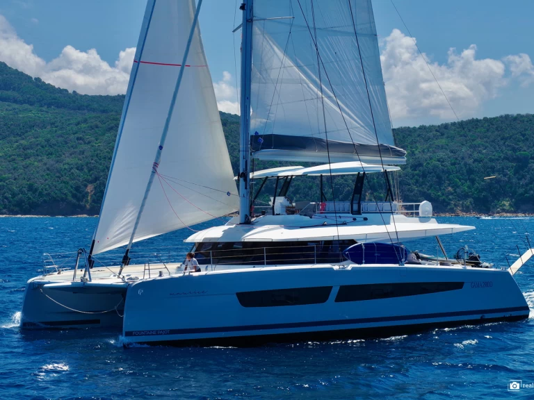Uthyrning Katamaran  Fountaine Pajot med en båtlicens 