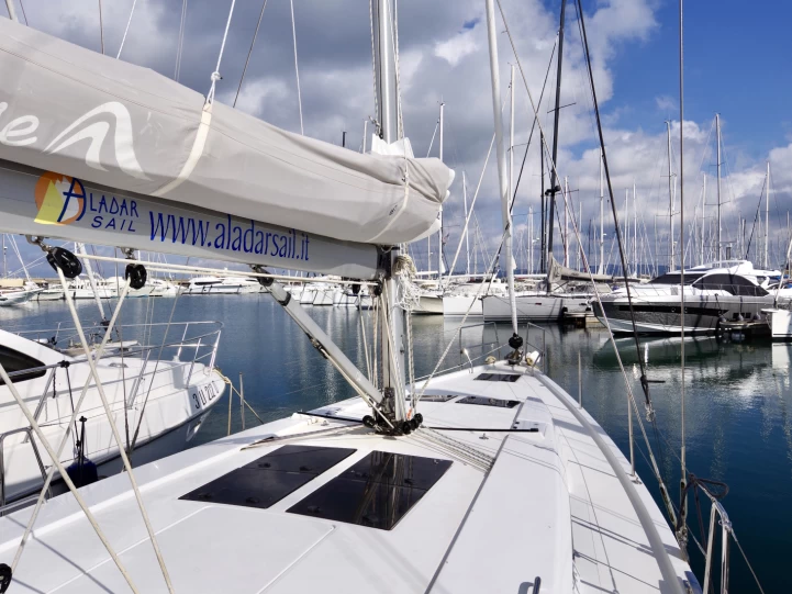 Yacht charter Puntone billig Hanse 458