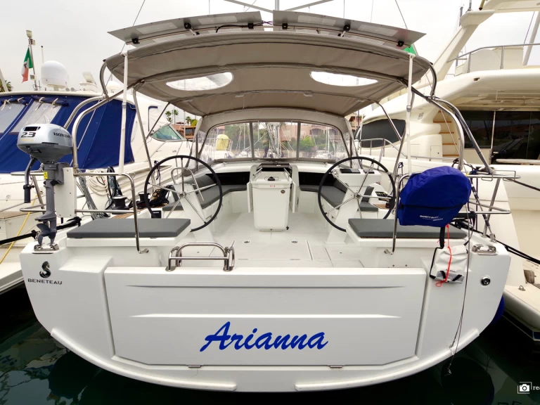 Hyra Segelbåt  med eller utan skeppare Bénéteau Furnari 