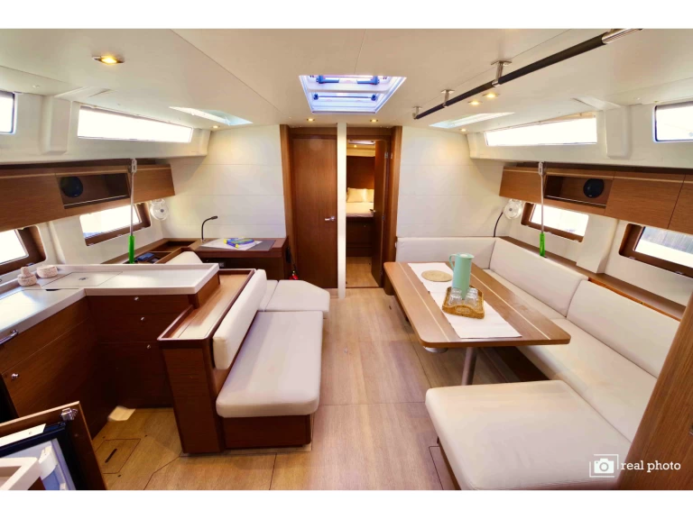 Hyr en Bénéteau Oceanis 51.1 Castellammare di Stabia 