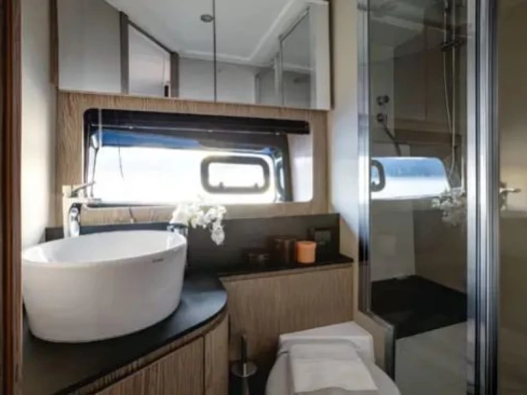 Azimut Azimut Atlantis 45 charter bareboat eller skeppad i Split 