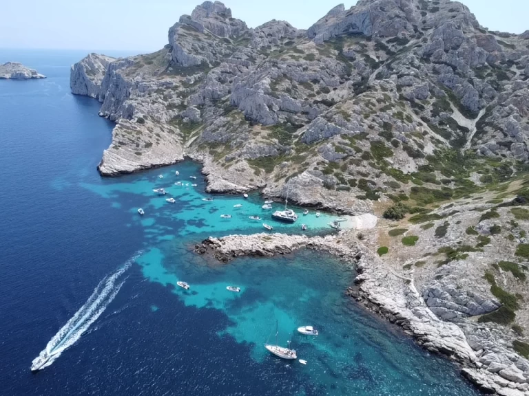 B2 Marine Cap Ferret 550 charter bareboat eller skeppad i Marseille