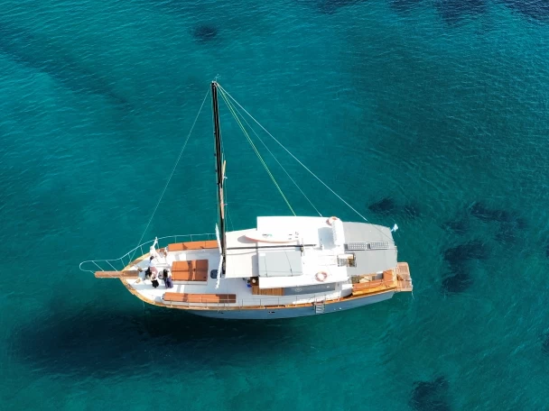 Hyr en Greece Amazon  Vari-Voula-Vouliagmeni 