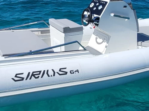 Uthyrning RIB Astronautica med en båtlicens 