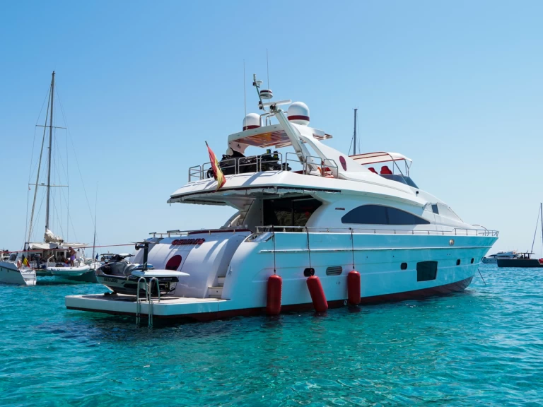 GEMINIS Astondoa 82 charter bareboat eller skeppad i Ibiza Town