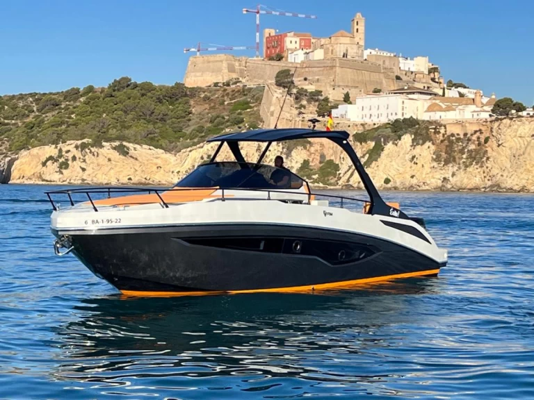 FIM 340 REGINA charter bareboat eller skeppad i Ibiza Town