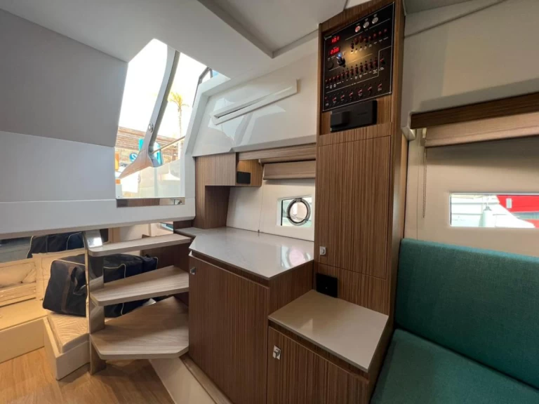 Yacht charter Ibiza Town billig 340 REGINA