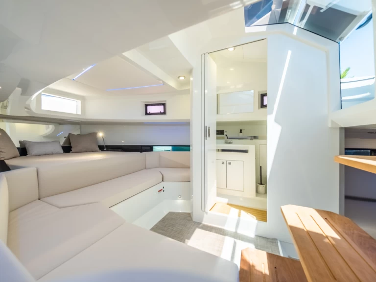 Uthyrning Motorbåt  De Antono Yachts med en båtlicens 