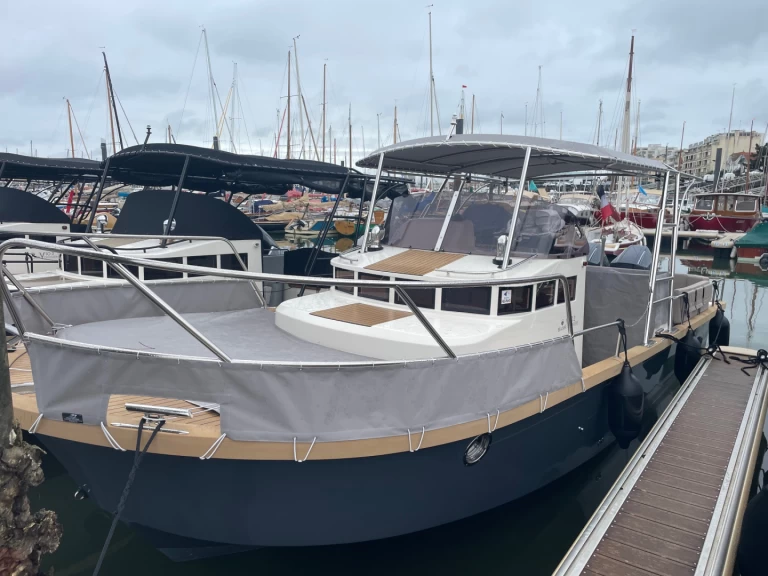 Beacher Beacher V10.2 Croisière charter bareboat eller skeppad i Port d'Arcachon