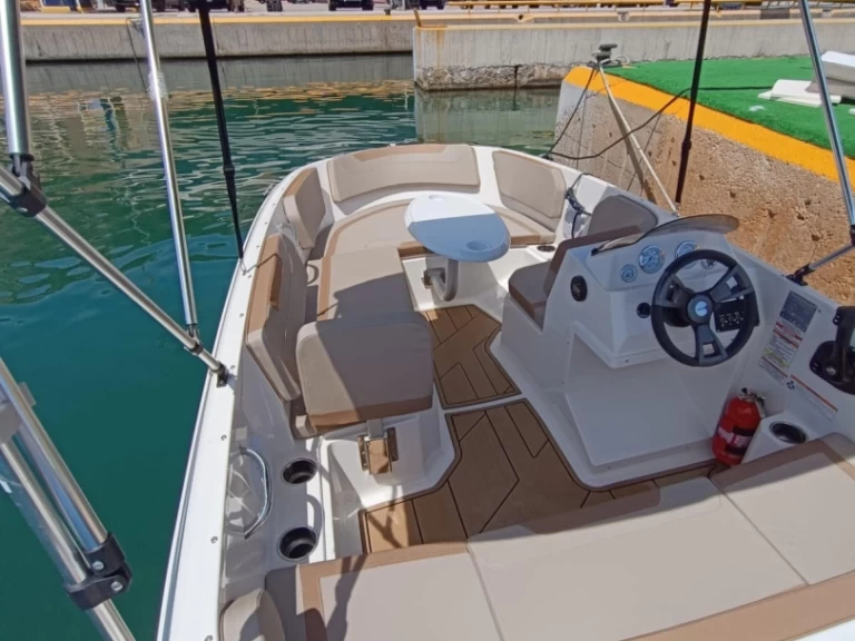 Hyr en Quicksilver Activ 475 Axess Altea 